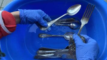The Comprehensive Guide to Effectively Cleaning Silverware A Detailed StepbyStep Process video