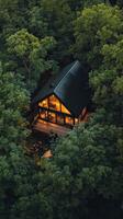 Secluded Cabin Retreat A Modern Architectural Gem Nestled in Lush Forest, Offering a Peaceful Escape with Stunning Natural Views and Contemporary Design. photo