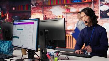 Call center senior agent providing step by step guidance to help customers using AI. Customer center worker at PC desk walking clients through technical solutions using artificial intelligence video