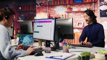 IT tech support employee assisting clients needing help, providing accurate information using AI. Call center senior agent helping customers, fixing technical issues using artificial intelligence video