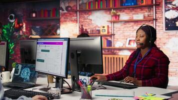 Customer support worker using AI to have conversation with client in live chat, providing helpful information. Call center agent assists customers with technical issues using artificial intelligence video
