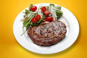 Tomato lettuce and rump steak salad. photo