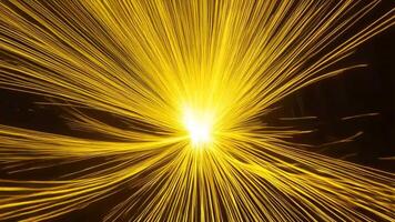 un Estallar de brillante dorado ligero ilumina el oscuridad, creando un intenso y dramático efecto ese podría ser usado a transmitir un sentido de conmoción o sorpresa , brillante oro luz, repentino iluminación video