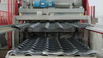 Roof tile forming machine pressing shaped profiles into metal sheets with high accuracy. video