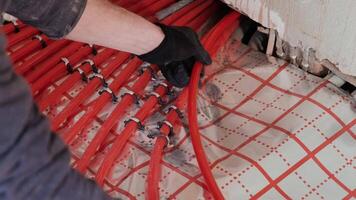 Installing underfloor heating pipes for water heating. Heating systems. Pipes for a heat-insulated floor. 17 video