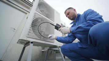 The technician uses a digital camera to check the clogging of the heat exchanger 11 video