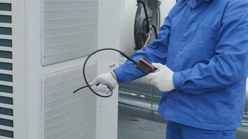 The technician uses a digital camera to check the clogging of the heat exchanger 4 video