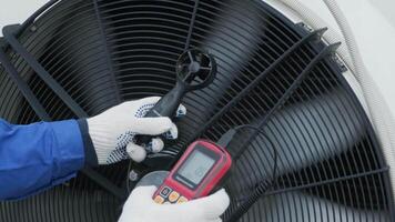 Testing with an anemometer of an axial fan of the condensing unit 5 video