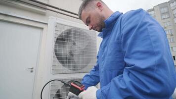 The technician uses a digital camera to check the clogging of the heat exchanger 8 video
