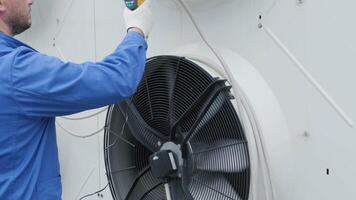 Technician uses a thermal imaging infrared thermometer to check the condensing unit heat exchanger 9 video