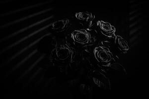 oscuro floral arreglo con negro rosas capturado en temperamental Encendiendo foto