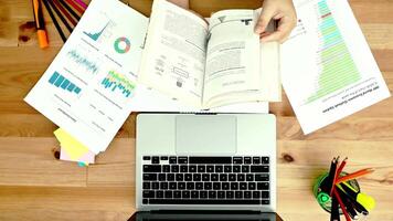 How to choose a business plan template video