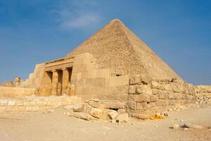 reat Sphinx and Great Pyramid of Cheops, Cairo, Egypt. Ancient statue of Sphinx, mythical creature with head of man and body of lion, Giza pyramid complex Giza Necropolis photo