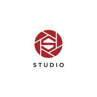 Studio photography logo design, combine camera lens with initial letter S. Premium vector