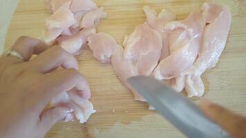 How to slice chicken breast for easy meal preparation video