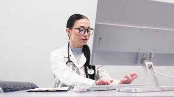 The doctor analyzes the patient's X-rays, MRI or CT scans in the radiology center at a computer. The concept of modern diagnostic methods. video