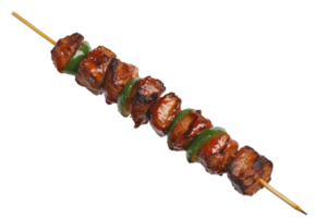 A Grilled chicken skewer with glossy glaze and green bell pepper slices on wooden stick, isolated on transparency background. Perfect for barbecue and outdoor gatherings png