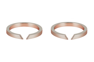 An Elegant rose gold open rings with sleek, modern design, showcasing minimalist style. smooth finish and unique open ended structure add touch of sophistication and contemporary flair png
