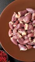 frango cru coração, vermelho Pato ou Peru órgãos Como ingrediente para jantar preparação video