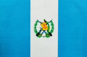 bandera de Guatemala desplegado con vibrante azul y blanco foto