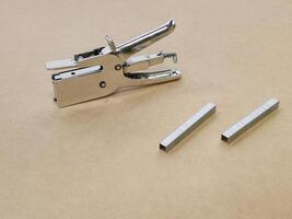Mechanical stapler for cardboard with staples photo