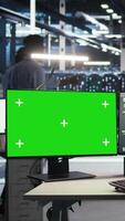 vertical dados Centro técnico usando nó árvore Programas em verde tela pc para analisar conjuntos de dados. servidor quarto trabalhador usando visual programação Ferramentas em croma chave computador para melhorar engrenagem desempenho, Câmera uma video