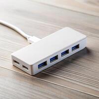 blanco USB cubo con múltiple puertos, USB 30 y USB tipo C conectores en de madera fondo, moderno tecnología accesorios para ordenadores foto