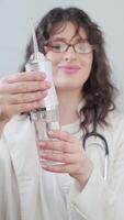Dentist shows how to choose the right irrigator tips and how they affect the quality of cleaning. video