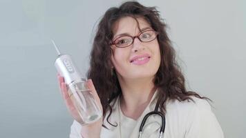 Dentist explains why an irrigator is an essential tool for maintaining healthy teeth and gums. video
