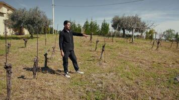 Man points with his arm in an uncultivated field video