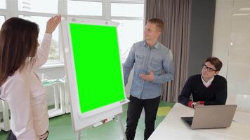 Dynamic duo presenting ideas on a flipchart video