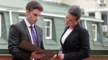 Dynamic business discussion between young professionals video