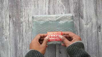 putting fragile warning label on a packages video