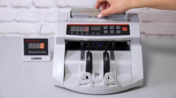 Counting operations in bank. Automatic mechanism counting hundred dollar banknotes. Electronic counting machine in bank. video