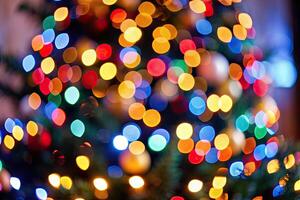 un deslumbrante monitor de vistoso bokeh luces en el oscuro. foto