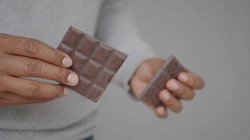 Chocolate tasting experience with handmade dark chocolate at home video