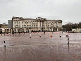 A view of Buckingham Palace in London in July 2023 on a wet day photo