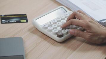 How to calculate your credit score video