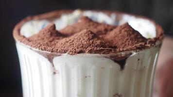 How to make a delicious dessert with cocoa and cream at home video