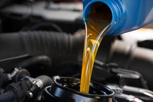 How to change your car's oil photo