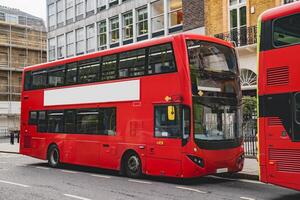 The blank ad space on the red bus contrasts with the classic charm of the calm London street. d photo