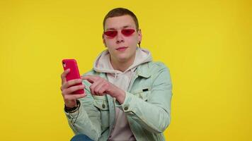 Man using mobile phone typing new post on web, sms message, browsing, addiction of social networks video