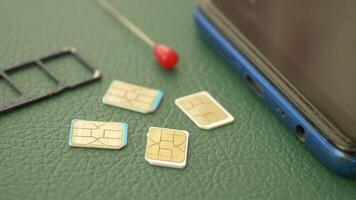 How to switch SIM cards on a smartphone quickly and easily video