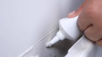 Repairing wall cracks using sealant for smooth finishes video