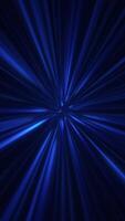 dinâmico fundo com Alto Rapidez azul energia luz feixes ampliação efeito. vôo às urdidura Rapidez através a energia portal ou buraco de minhoca dentro espaço. cheio hd e looping vertical fundo animação. video