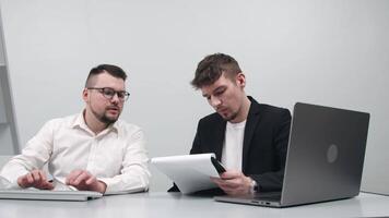 Two members of a finance team working together on a project during a brainstorming meeting. Handshake. Concept collaborative teamwork video