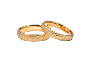 uma dois ouro Casamento argolas com texturizado padronizar estão elegantemente exibido em transparência fundo, simbolizando amor e comprometimento png