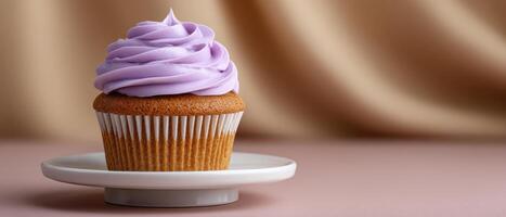 Delicious single purple cupcake bakery food photography elegant setting close-up sweet treat photo