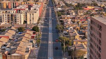 copiapó, Chile - fevereiro 08, 2024. moderno edifícios histórico arquitetura conjunto contra Atacama deserto único urbano panorama. aéreo Visão do revela paisagem urbana caracterizado de Está colorida telhados. video