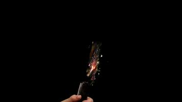 uomo esplode un' petardo con brillante coriandoli filmati alfa canale video